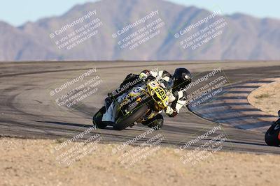 media/Dec-07-2025-CVMA (Sun) [[3e7d2de5dc]]/Race 17-Amateur Formula Middleweight/